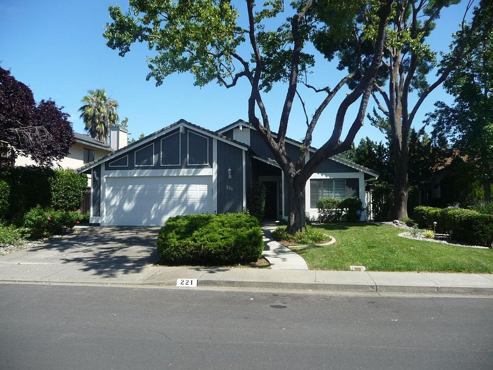 1st image of 221 Woodstock Cir
