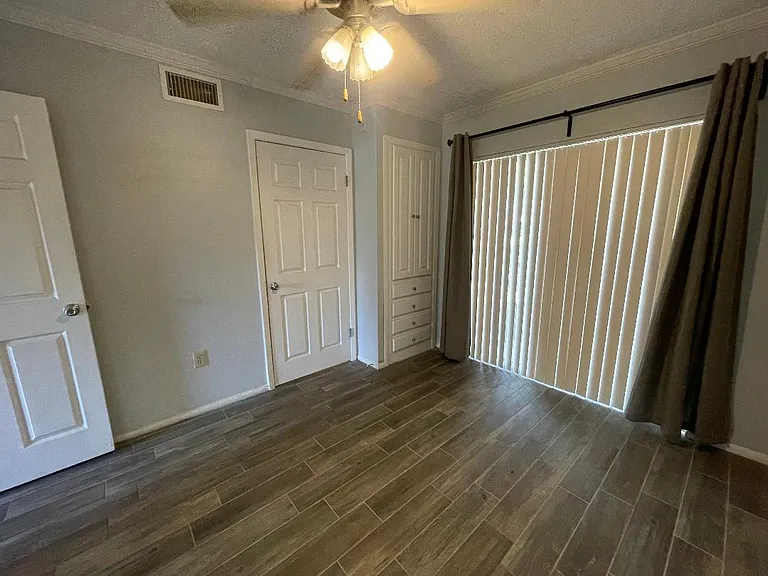145 Oyster Bay Cir #150 — Photo 6