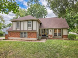10040 Rosehill Rd, Lenexa, KS 66215