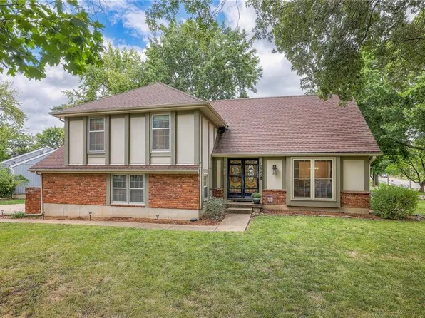 10040 Rosehill Rd, Lenexa, KS 66215