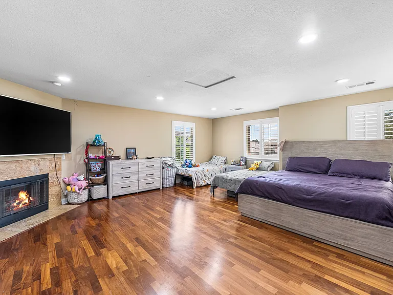 44256 Dahlia St — Photo 33