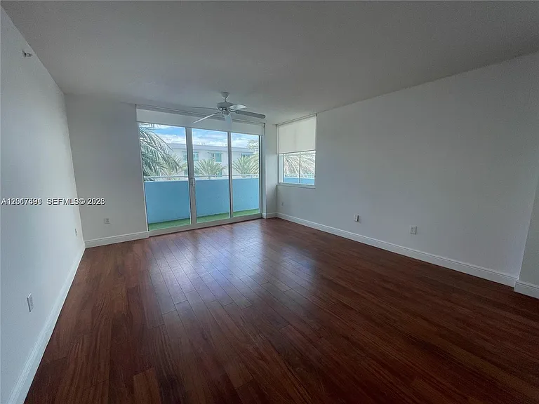 9201 Collins Ave #321 — Photo 2