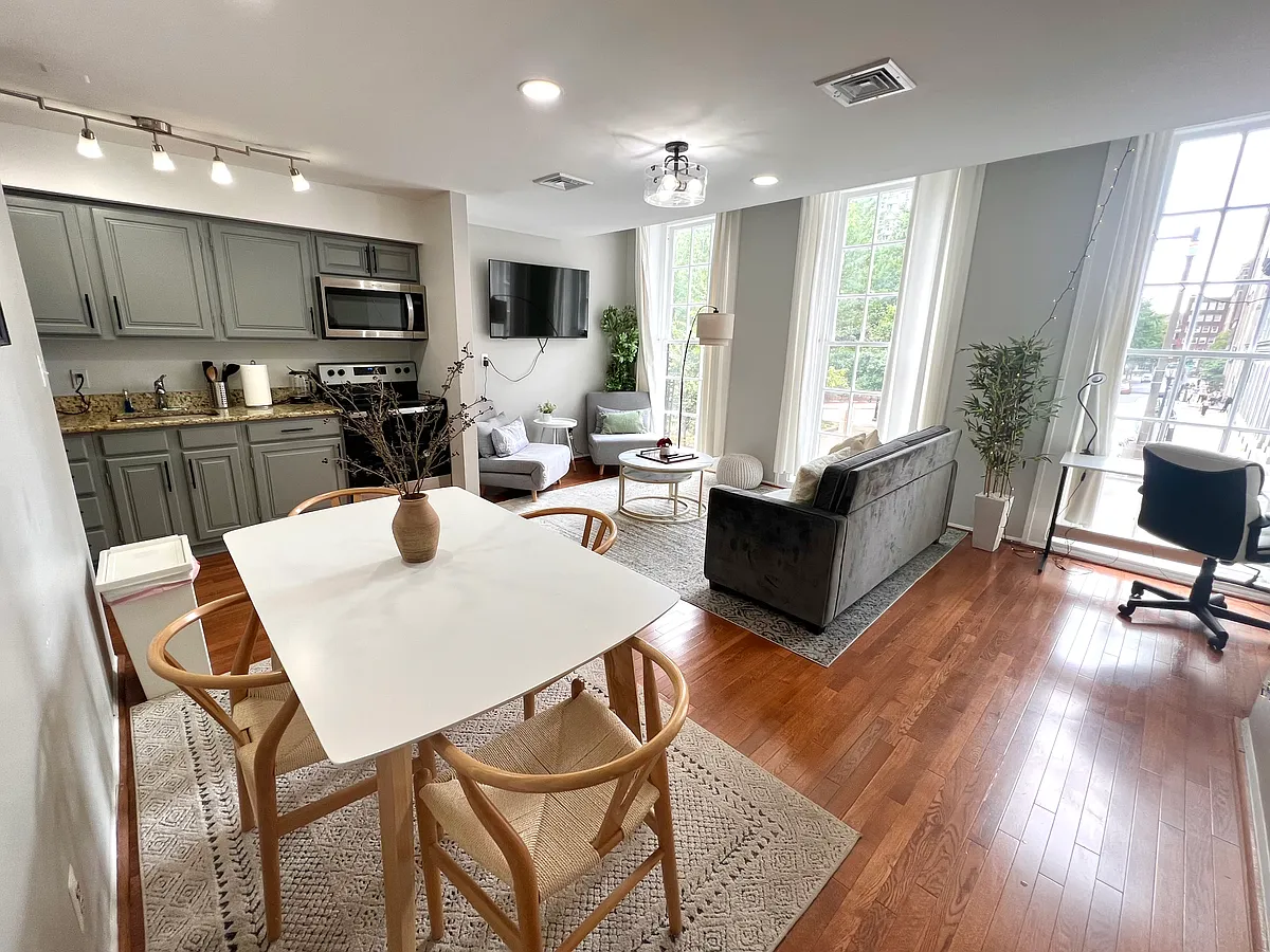 Building Photo - 713 Walnut St #2A