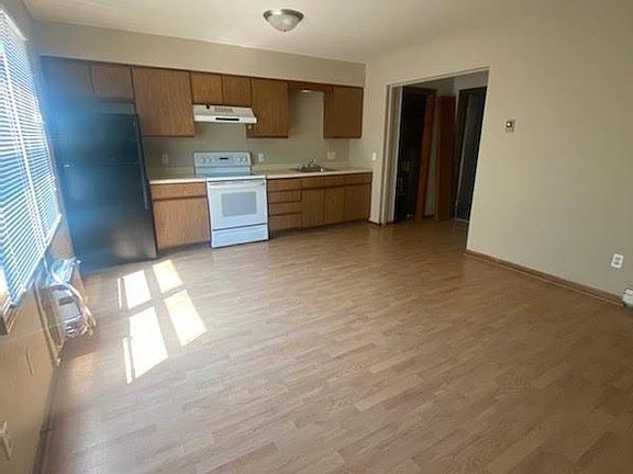 5th image of 102 W Washington St