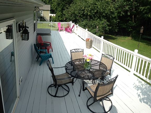 3rd image of 4 Crestwood Ln