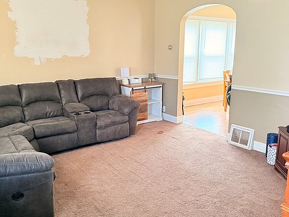 3rd image of 809 Wingert St