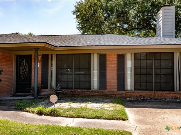 407 E Austin Ave, Palacios, TX 77465