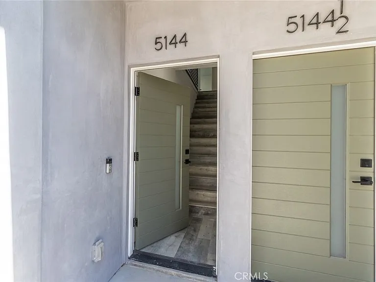 5144 Riverton Ave — Photo 1