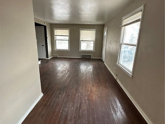 2nd image of 1530 E 256th St