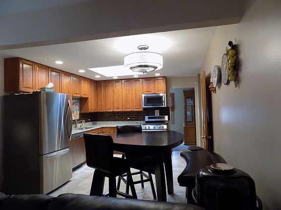 4th image of 8848 Hickory Dr