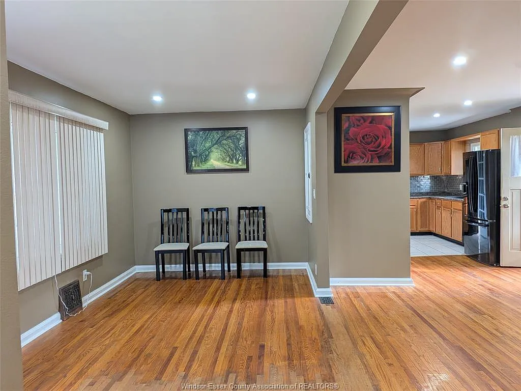 4 bed, $2,500 — Photo 3
