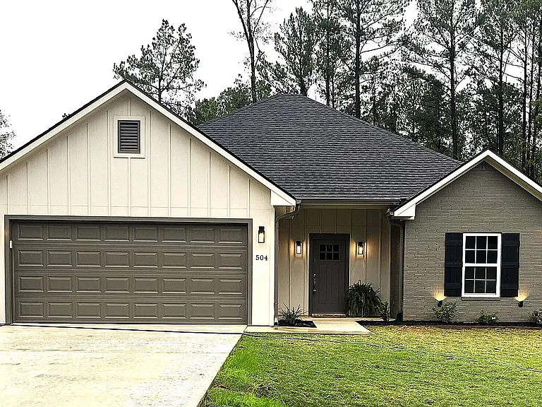 504 Ranier Dr — Photo 1