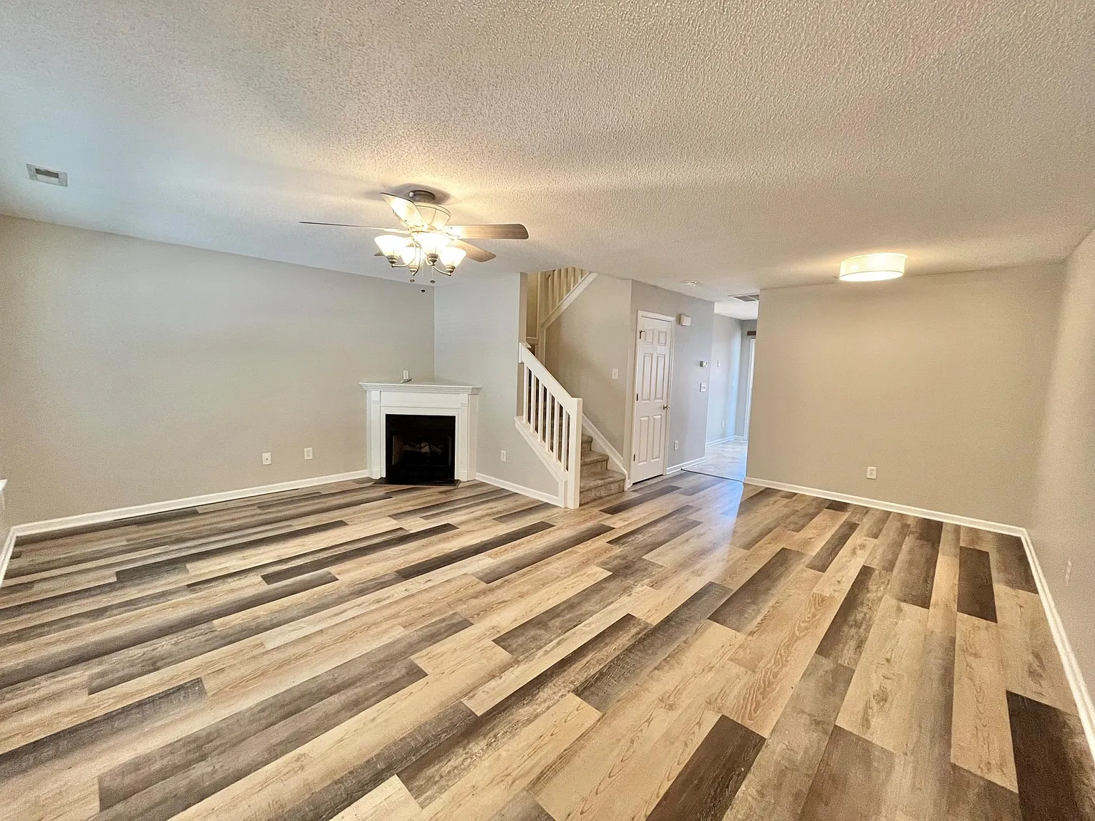 3 bed, 2.5 bath, 1558 sqft, $1,750 — Photo 3
