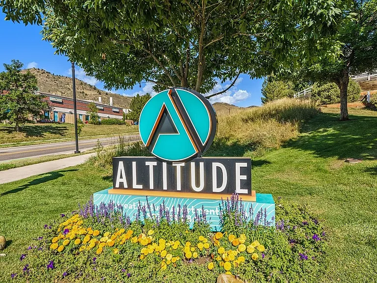 Altitude — Photo 21