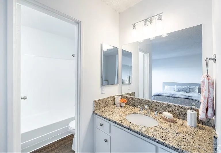 Carson Oakwood Apartments — Photo 13