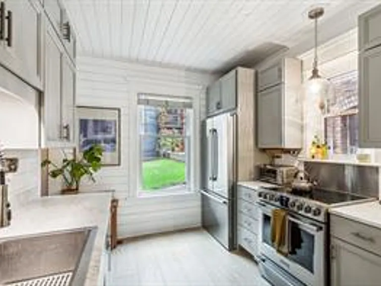410 Roosevelt St — Photo 14