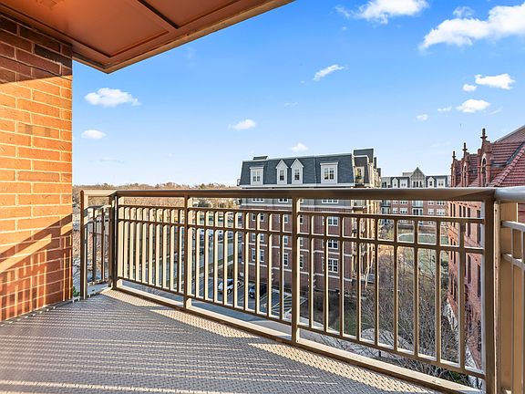 4th image of 255 E Liberty Dr #6042