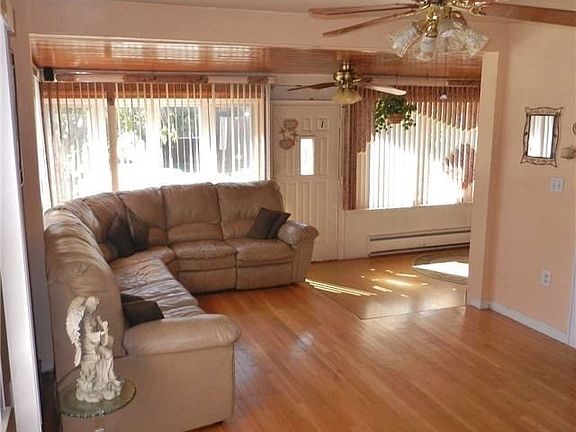 3rd image of 843 Seaman Ave E