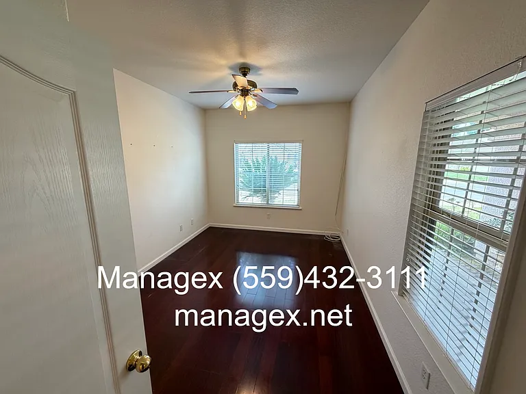 2833 E Cromwell Ave — Photo 5