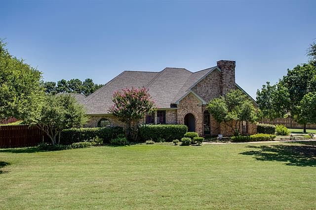 1st image of 215 Oak Trail Dr