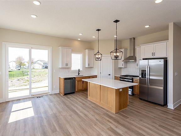 2nd image of 820 SE Mesa Dr