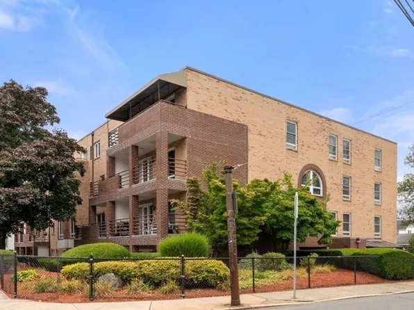 314 Riverside Ave APT 305, Medford, MA 02155