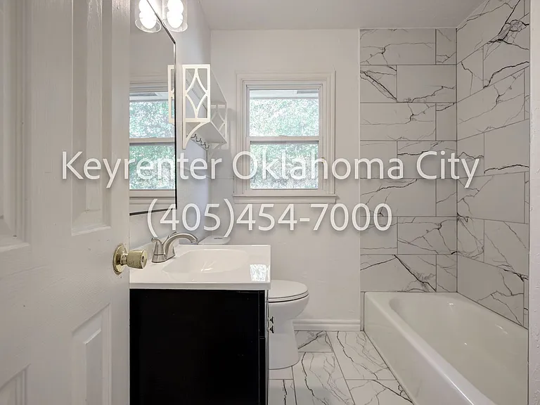 1520 Rowena Ln — Photo 18