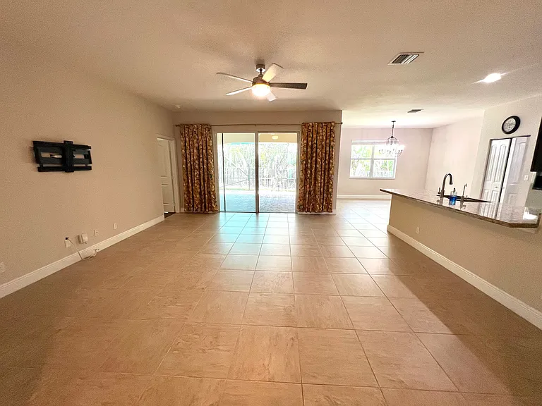 79 NE Abaca Way — Photo 4