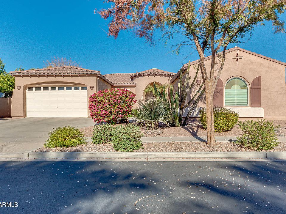1st image of 664 E Bellerive Pl