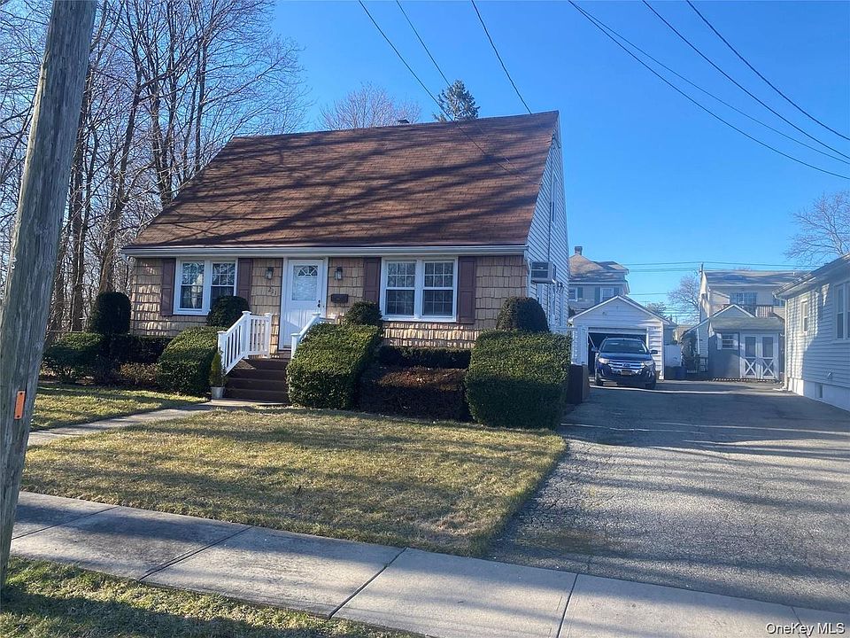 1st image of 211 Mineola Avenue