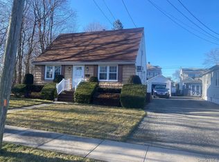 211 Mineola Ave, Carle Place, NY 11514