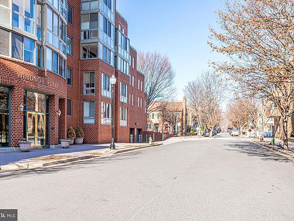 4th image of 1050 N Taylor St #1-605