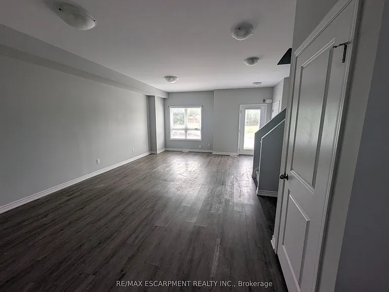 82 Saint George St — Photo 3