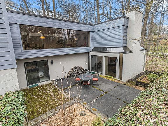 4th image of 3995 Penberton Dr