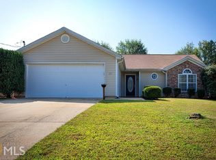 13 Lexington Dr, Grantville, GA 30220