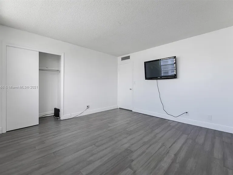 3161 S Ocean Dr — Photo 14