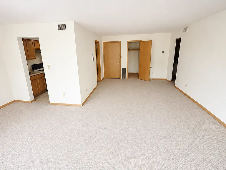 2545 Kenilworth Rd #11 — Photo 6