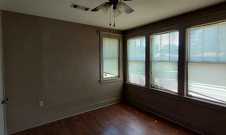 300 Rose Ln — Photo 7