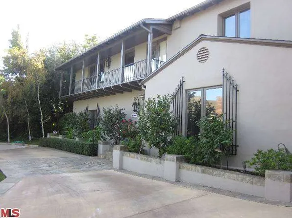 10560 Wyton Dr, Los Angeles, CA 90024