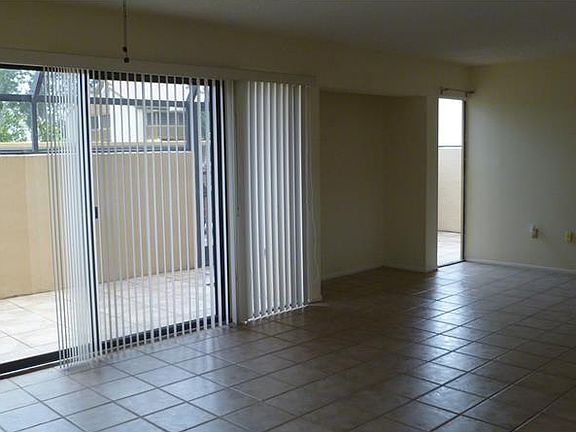 3rd image of 3095 Willow Green Dr #31