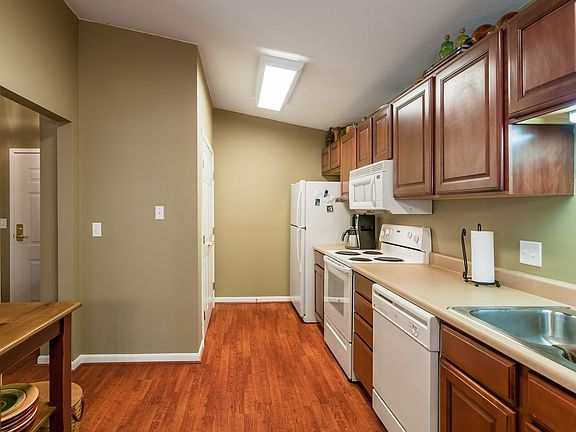 3rd image of 3086 Westminster Dr APT 207