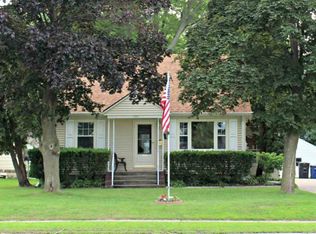 2037 53rd St, Moline, IL 61265