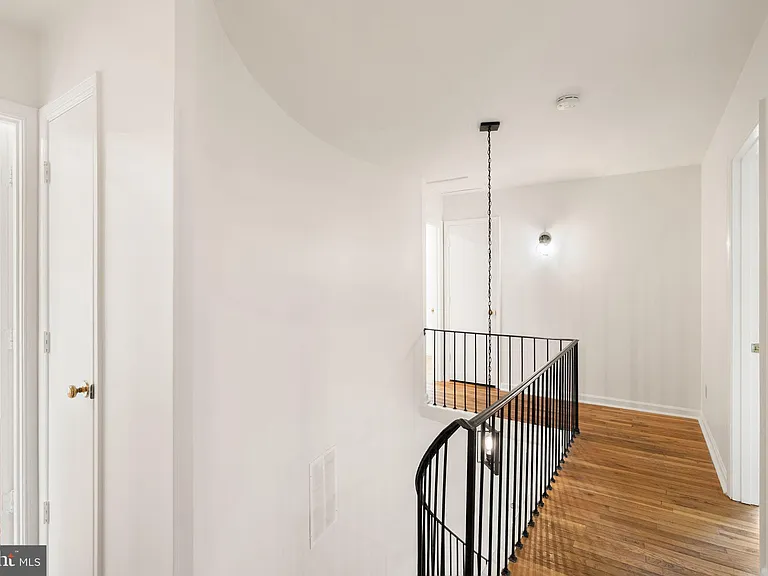 8330 Wickham Rd — Photo 22