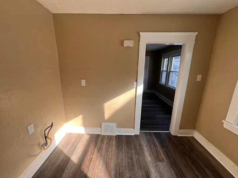 10908 Tacoma Ave #UP — Photo 8