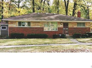 21300 Parklawn St, Oak Park, MI 48237