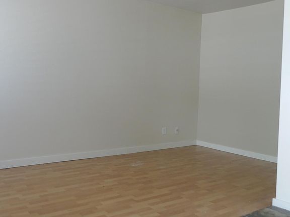 5th image of 224 14th Ave E #8