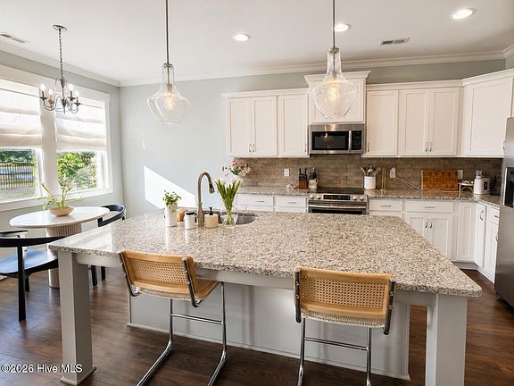 5th image of 747 Tuscan Way