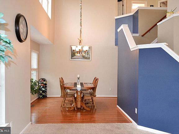 4th image of 209 Hope Ct E