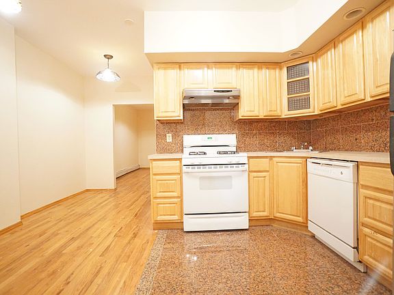 3rd image of 388 17th St #3B