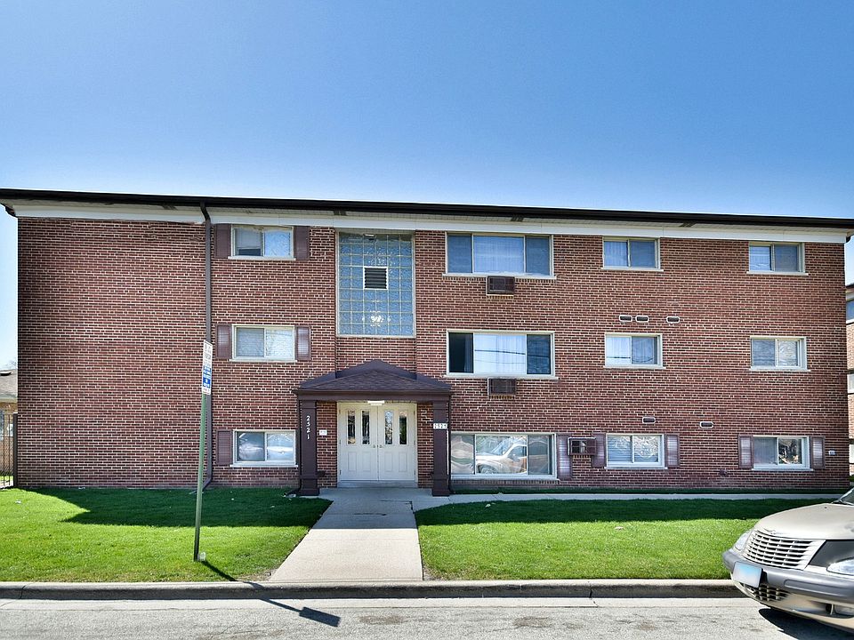 2nd image of 2521 N Thatcher Ave #3E